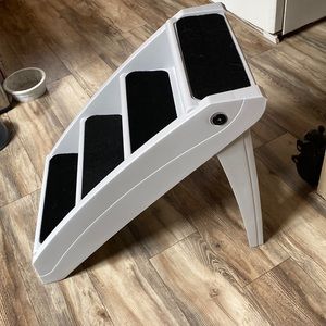 New dog’s foldable steps